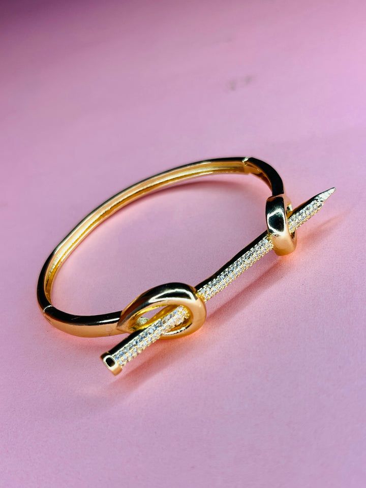 TRENDY KEEL SHAPE BRACELET